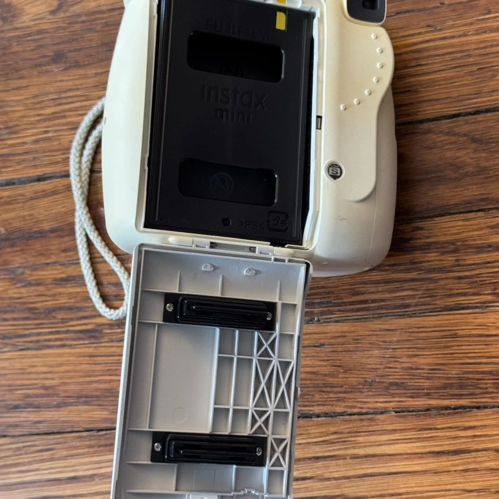 Fuji-film Instax Mini 8 Instant Camera - Cream